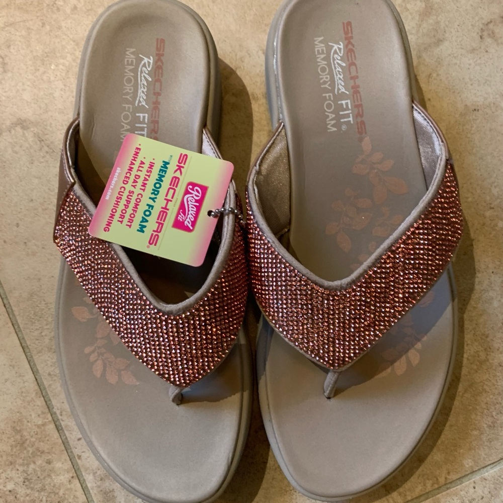 Skechers rose gold bling flip flops. Size 7.
